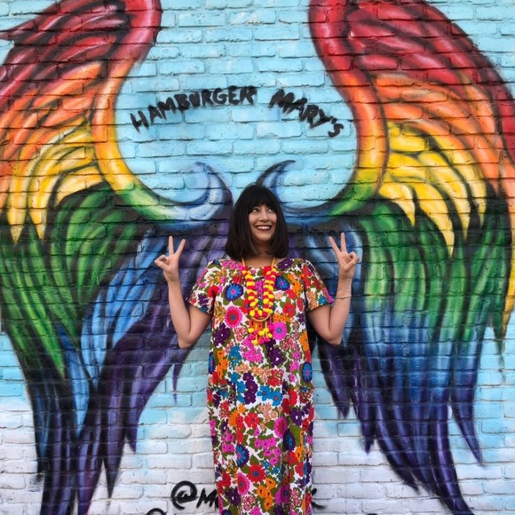 Meet your Posher, Camille 🌼✌🏼 - Picture 3 of 5